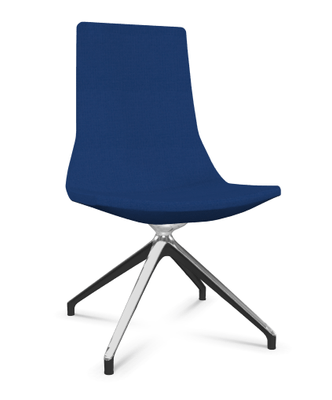 DIRECTION - Visiteurs - KI chaise de conférence haut dossier. piétement 4 branches en aluminium poli. revêtement tissu STEP coloris bleu
